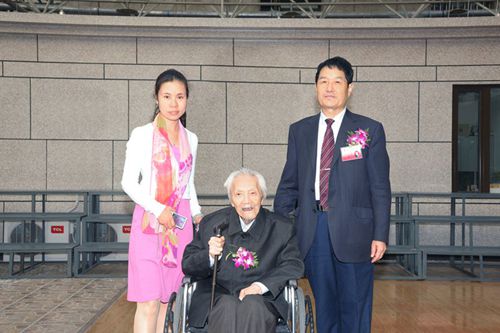 王文远教授和程莘农院士合影