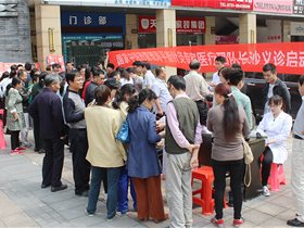 王文远教授应邀参加长沙岳麓区达美D6社区平衡针灸义诊惠民活动