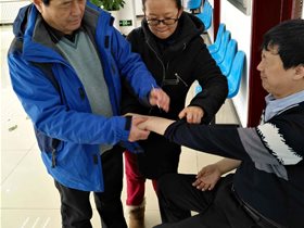 王文远教授以实际行动诠释“感恩、知足、奉献”深刻内涵
