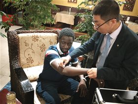 平衡针行天下、惠及天下众生------记杨鹏睿惠民义诊的先进事迹