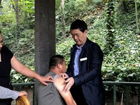 没想到能让平衡针灸创始人王文远教授扎了一针
