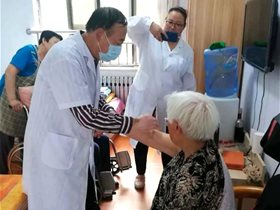 端午节平衡针灸专家白冬主任深入老年公寓义诊