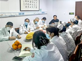 刘文华主任医师在无锡太湖中医院做现代平衡针灸讲座并开展义诊服务