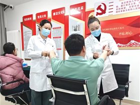 纪念抗日战争胜利80周年，平衡针灸创始人王文远教授亲传弟子张书灵主任一年义诊68次义诊群众10000余人