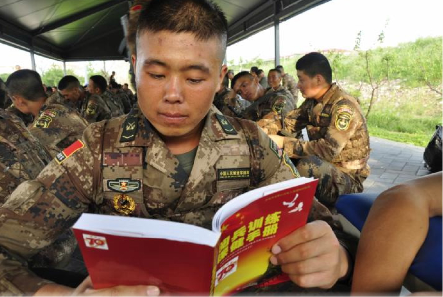 受阅部队官兵喜爱《阅兵训练保健手册》.jpg