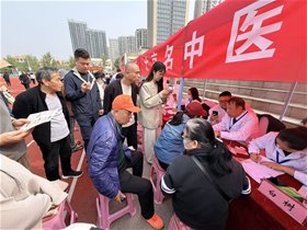 白冬主任率队加入北京知名中医义诊团，平衡针灸亮相德州受热捧