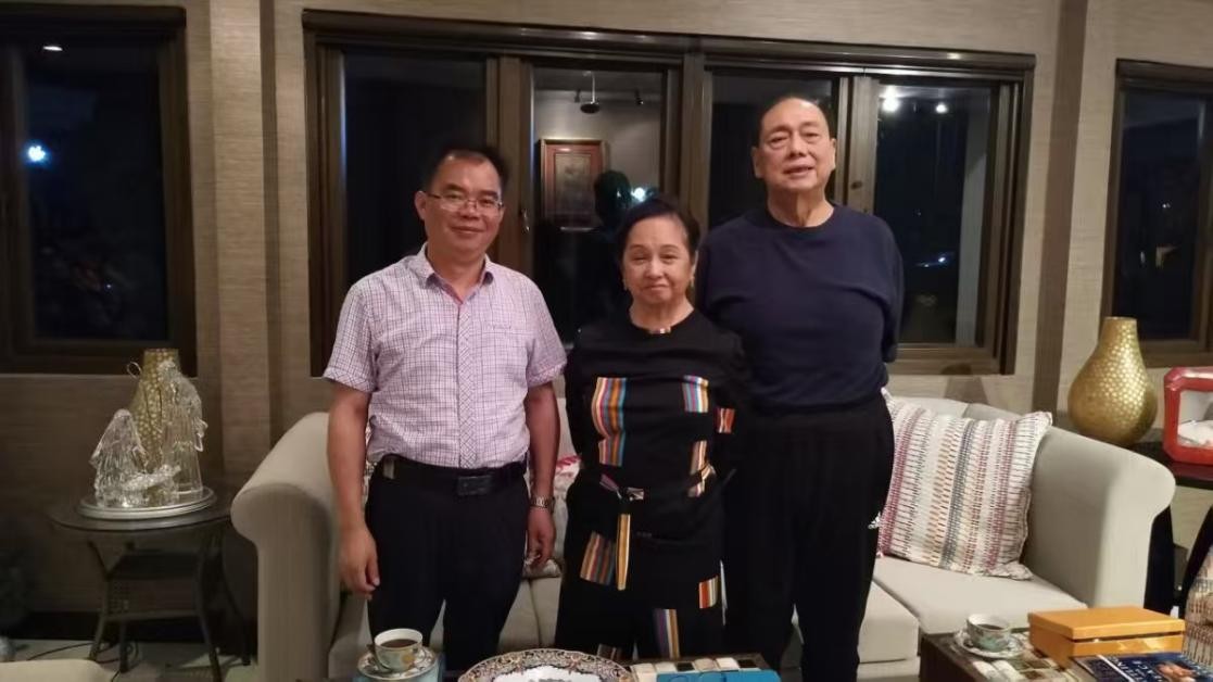 （图1：2019年张汉卿赴菲为阿罗约夫妇诊疗合影）.jpg