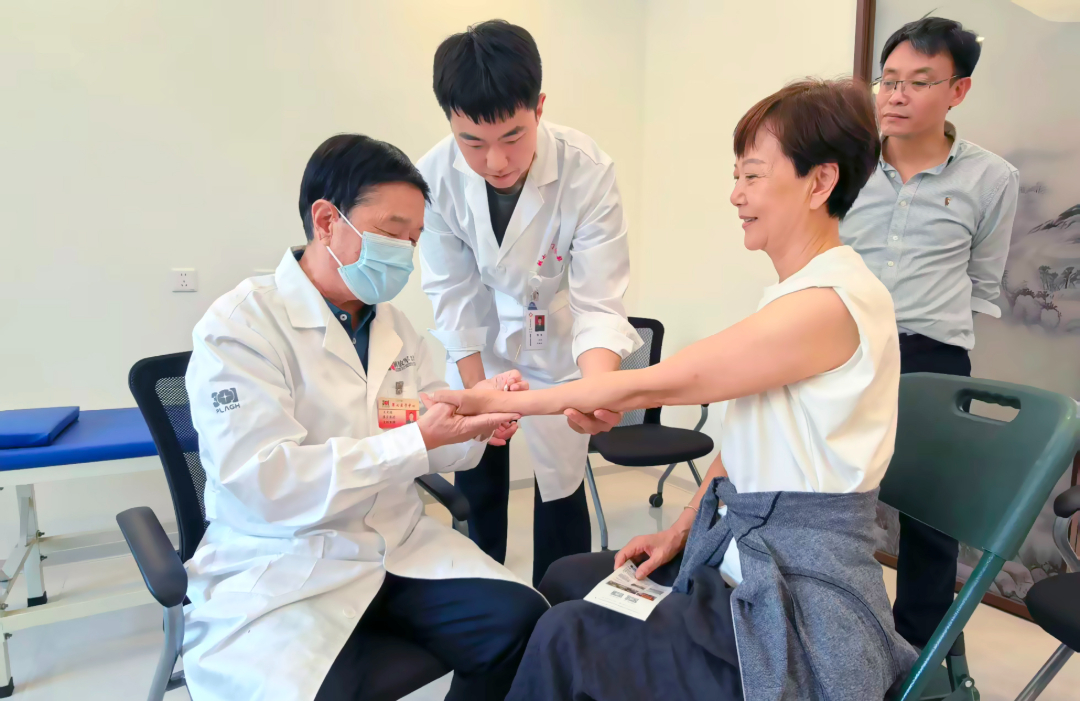 平衡针灸创始人王文远教授应邀奔赴北京朝阳第七干休所服务中心为老干部义诊公益活动。马先博摄影 2026·9·21 (6).jpg