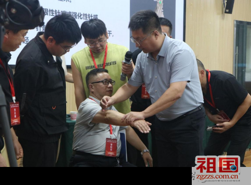 宋欣峰示范上肢靶点针刺手法.png